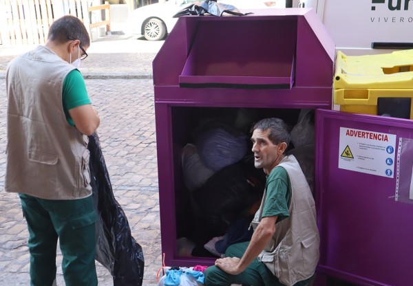 Imatge de capçalera de Contenedores solidarios para el reciclaje de ropa