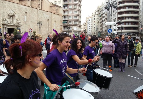 Imatge de capçalera de Tiakatú batucada: batucada de mujeres