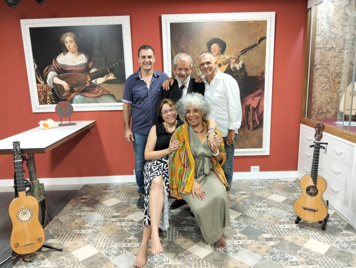 equipocorto-laguitarradecola-domingocorujo.jpg